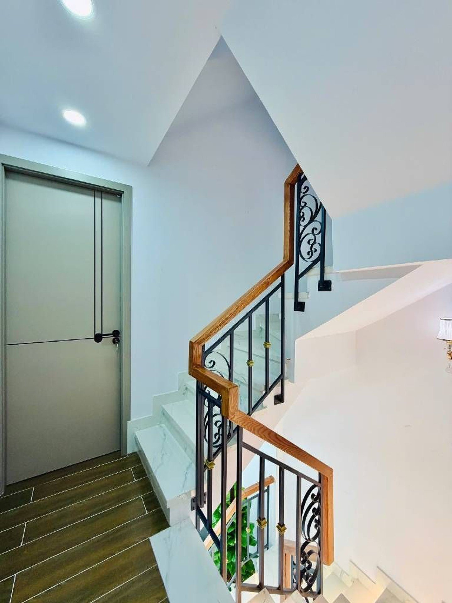 Bán nhà đường Trần Bá Giao, Gò Vấp | Nhà mới 5 tầng, view sông
