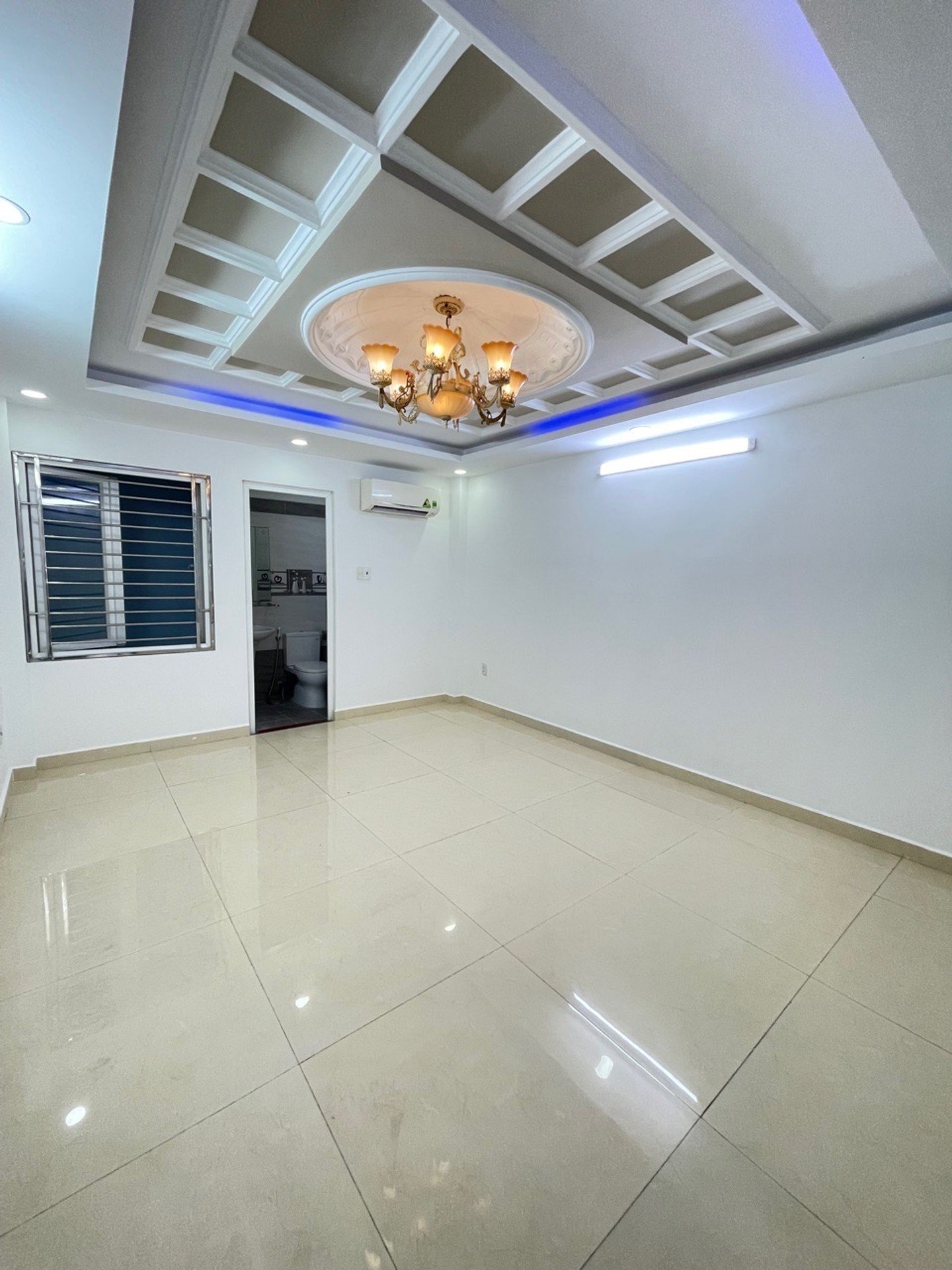 Bán nhà đường Phan Huy Ích, Gò Vấp | Ô tô vào nhà, 5 phòng ngủ