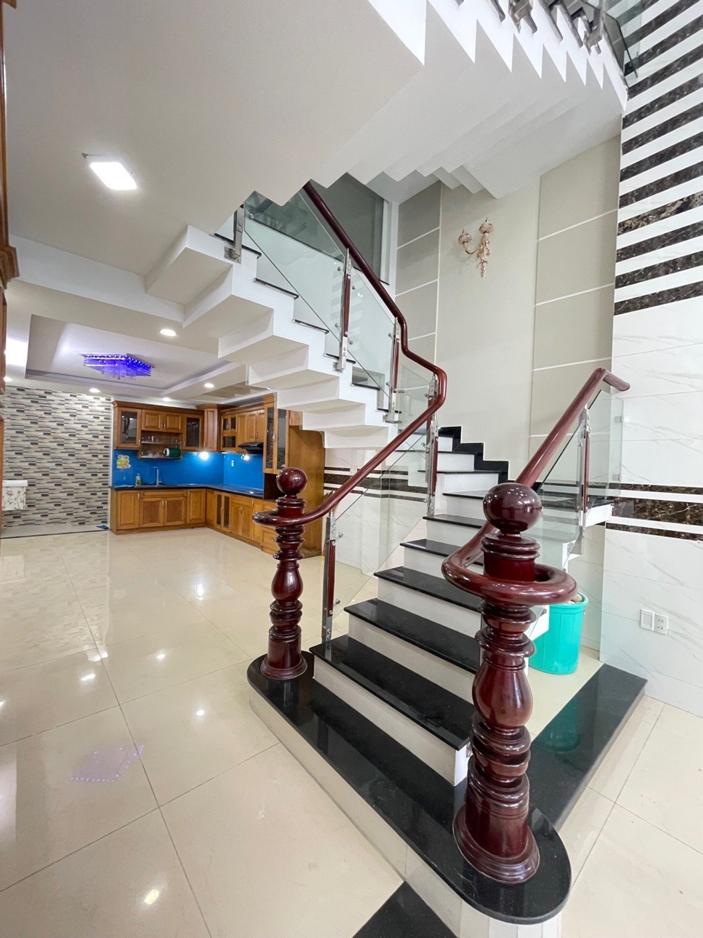 Bán nhà đường Phan Huy Ích, Gò Vấp | Ô tô vào nhà, 5 phòng ngủ
