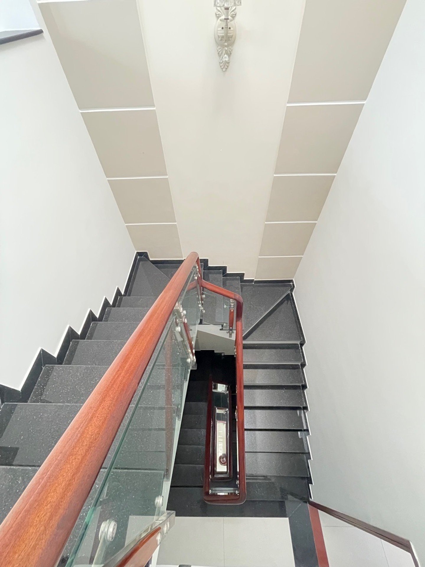 Bán nhà đường Phan Huy Ích, Gò Vấp | Ô tô vào nhà, 5 phòng ngủ