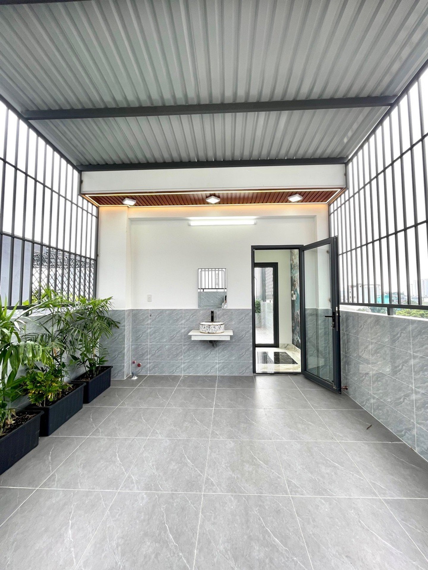 Bán nhà đường Tân Thới Nhất 4, Quận 12 | Ô tô trong nhà, 4 phòng ngủ