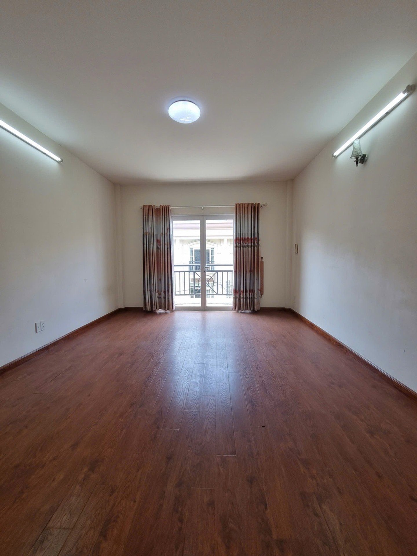 Bán nhà Nguyễn Thị Sáu, Quận 12 | 4 phòng ngủ, sân xe hơi