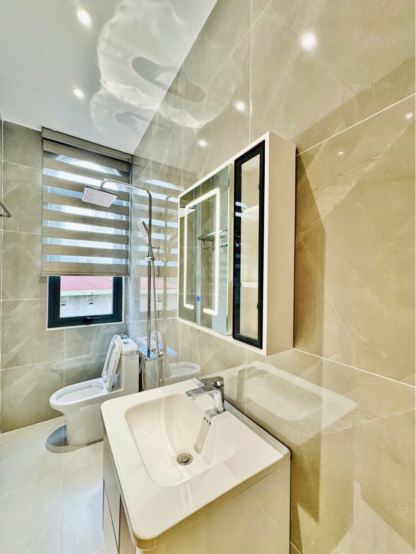 Bán nhà Thống Nhất 4m x 12m, 3 phòng ngủ, hướng Nam và có sân thượng