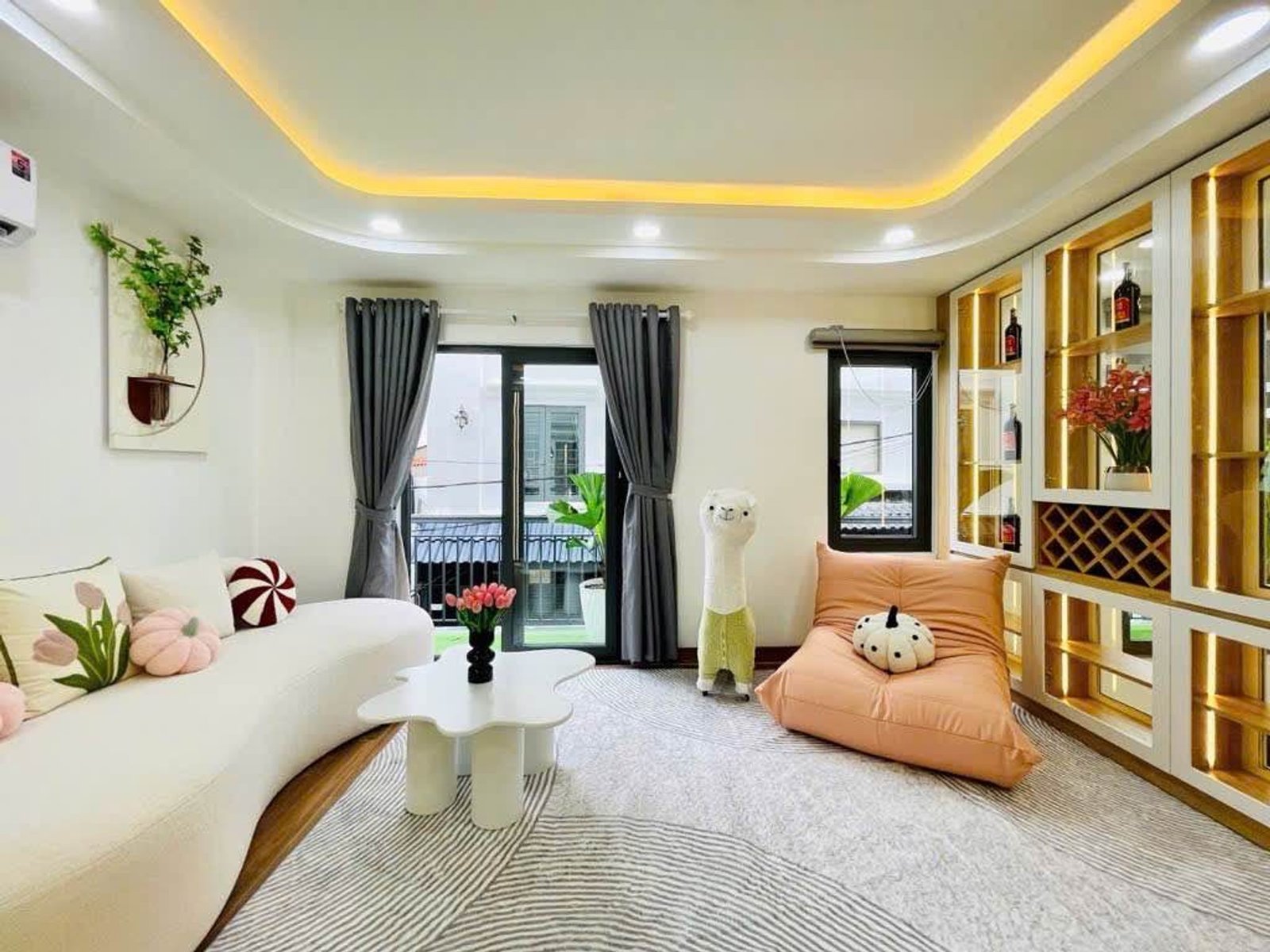 Bán nhà Đường số 51, Gò Vấp, 5 tầng BTCT, ô tô vào nhà và gần Emart 2