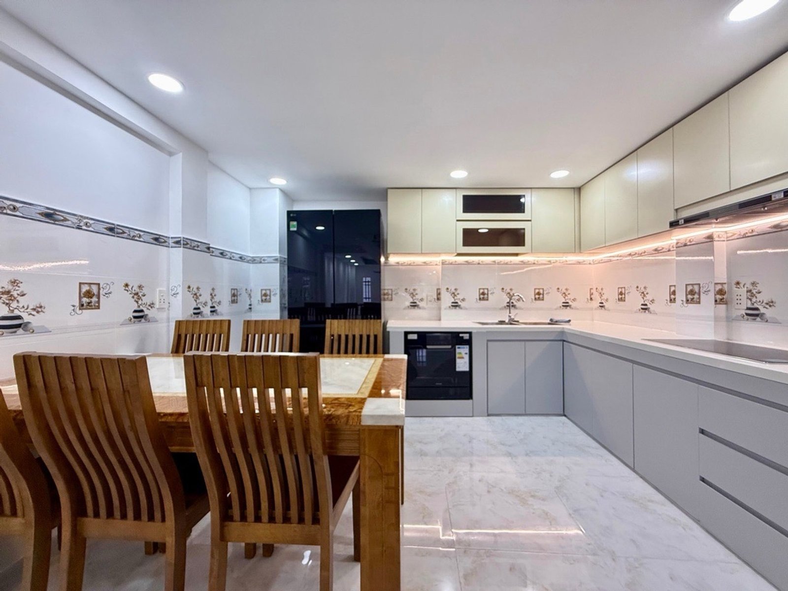 Bán nhà Quang Trung 4m x 12m, hẻm xe hơi và có phòng ngủ tầng trệt