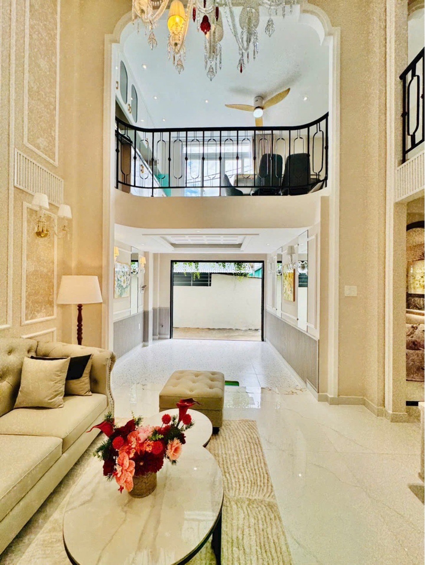 Bán nhà Thống Nhất, Gò Vấp, phong cách tân cổ điển và 4 phòng ngủ có phòng trệt