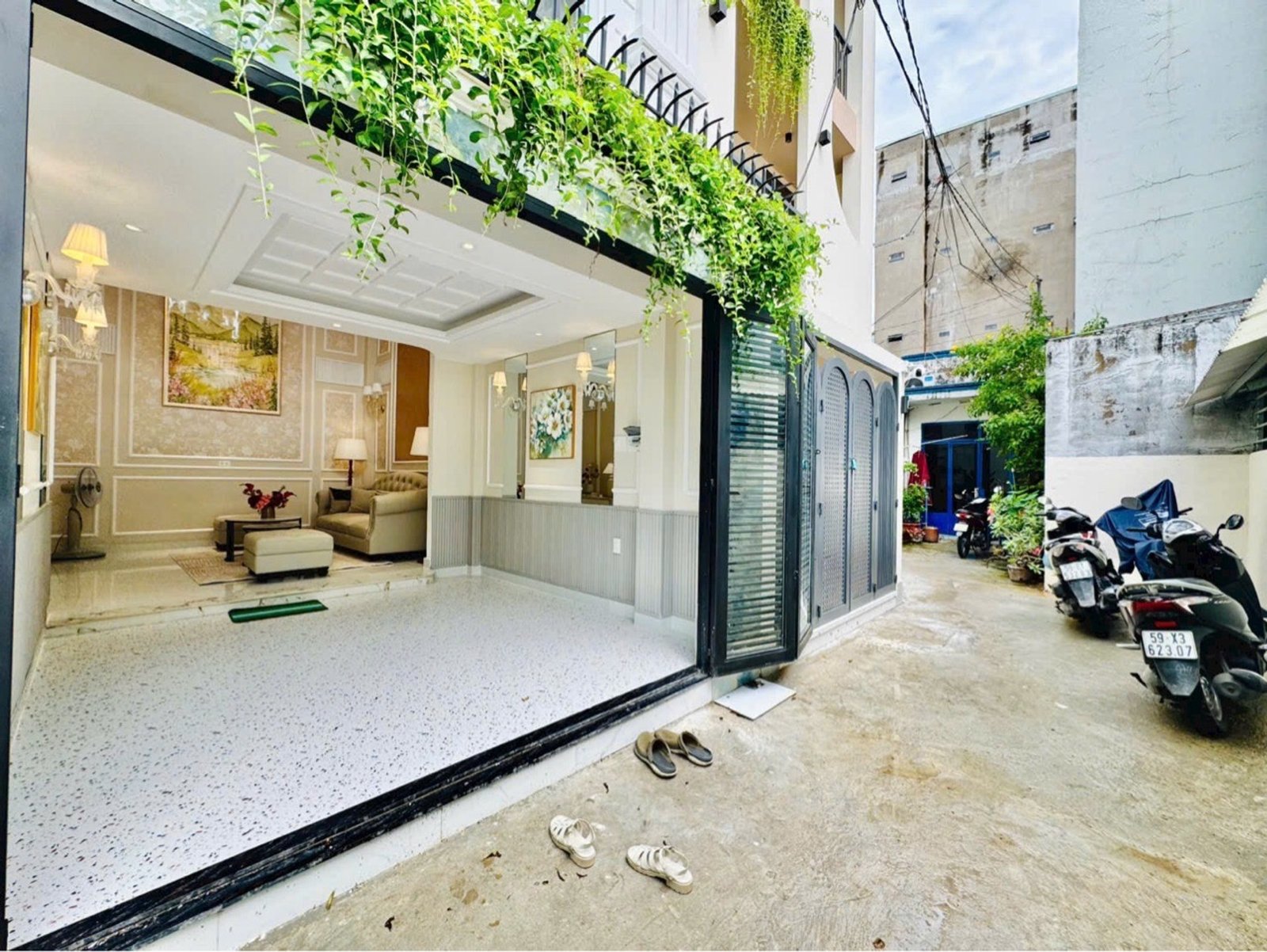 Bán nhà Thống Nhất, Gò Vấp, phong cách tân cổ điển và 4 phòng ngủ có phòng trệt