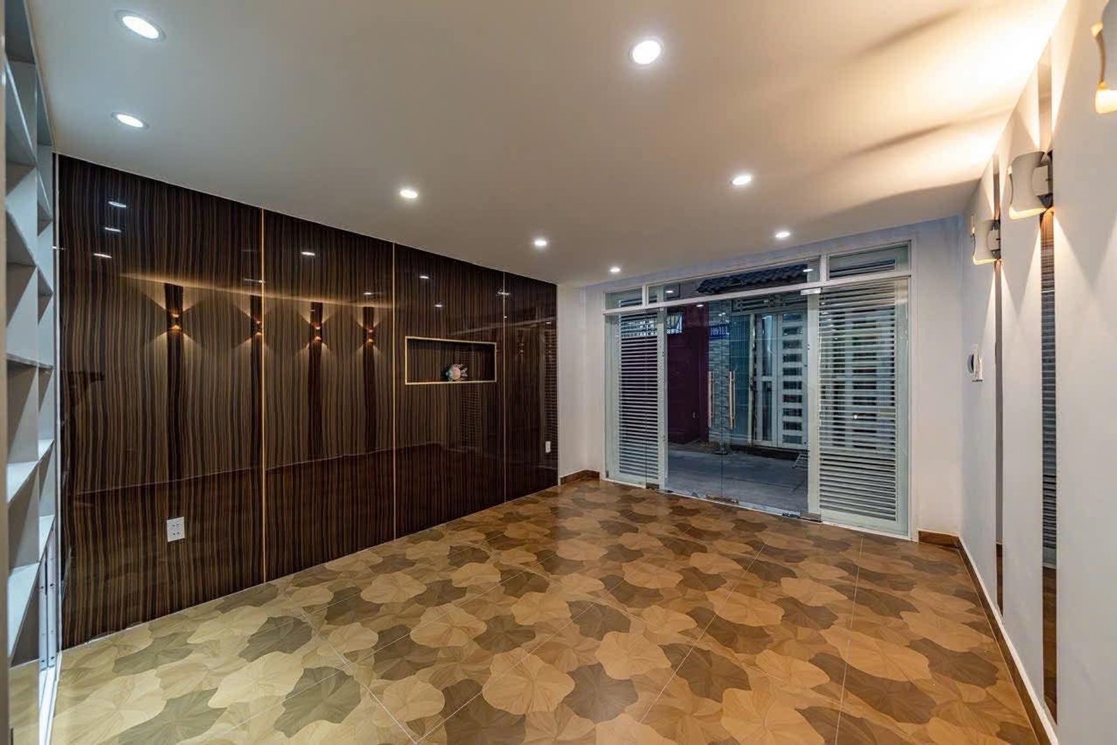 Bán nhà Đường số 4 gần Lotte Mart Gò Vấp, 5 tầng, công nhận 43,9m²