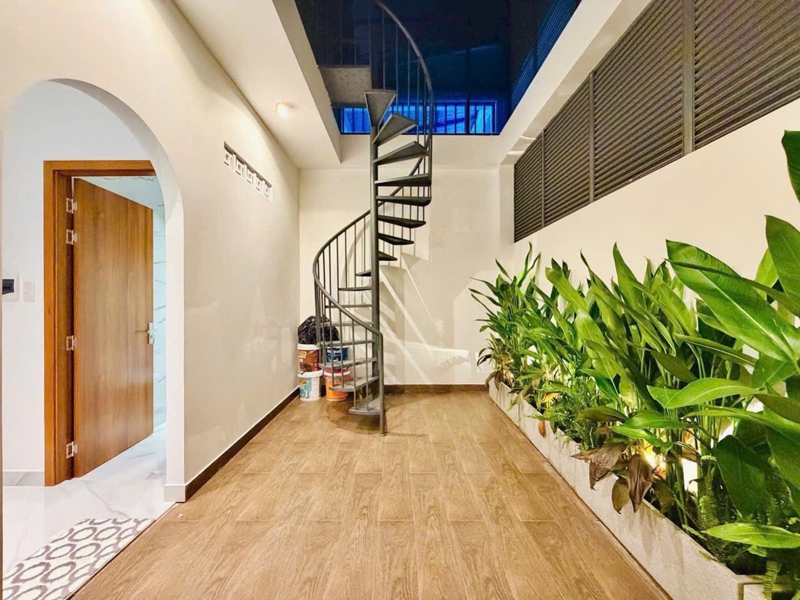 Bán nhà mới Thống Nhất, Gò Vấp, 47m² ngang 4,9m, hẻm xe hơi và 4 phòng ngủ